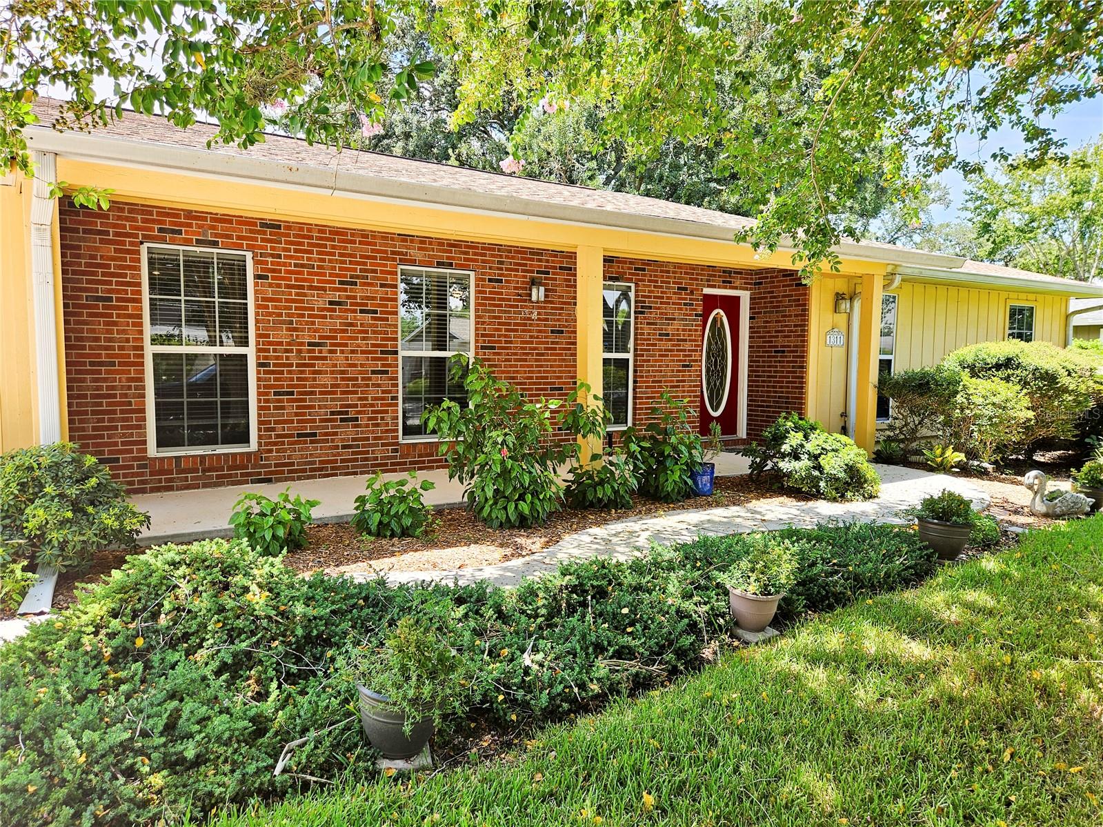 1311 Glenview Ln