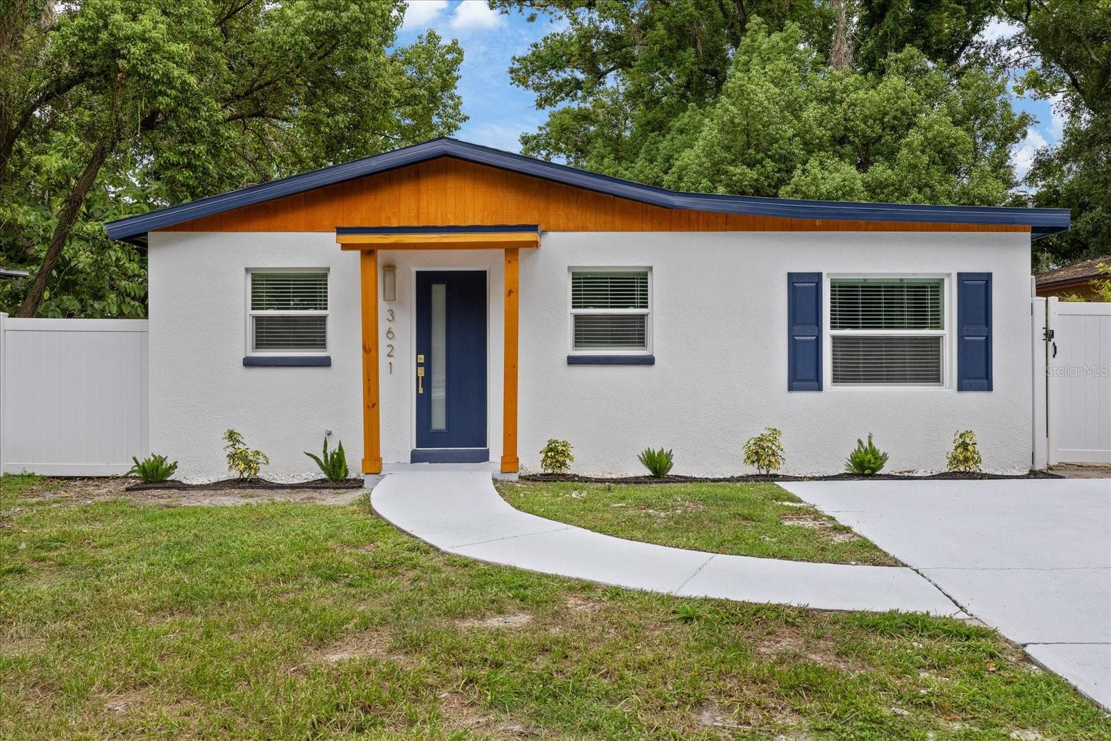 3621 E Comanche Ave