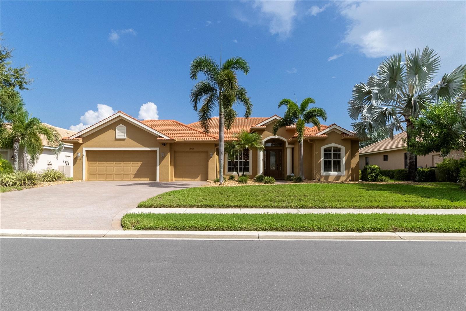 12709 Penguin Dr photo 1