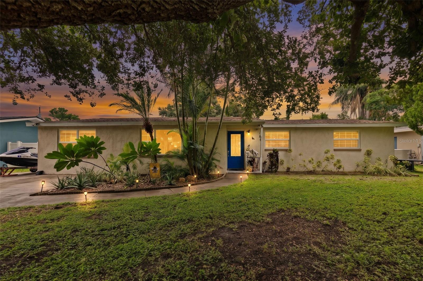 1807 Carlton Dr photo 1