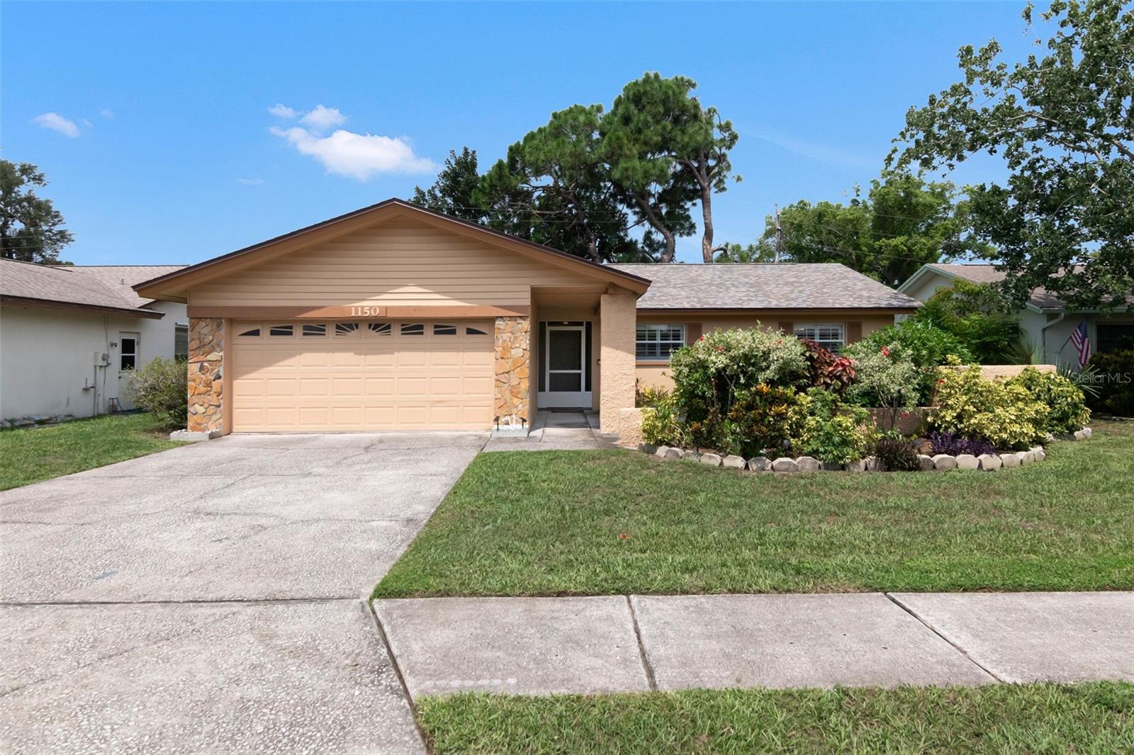 1150 Brook Dr W photo 1