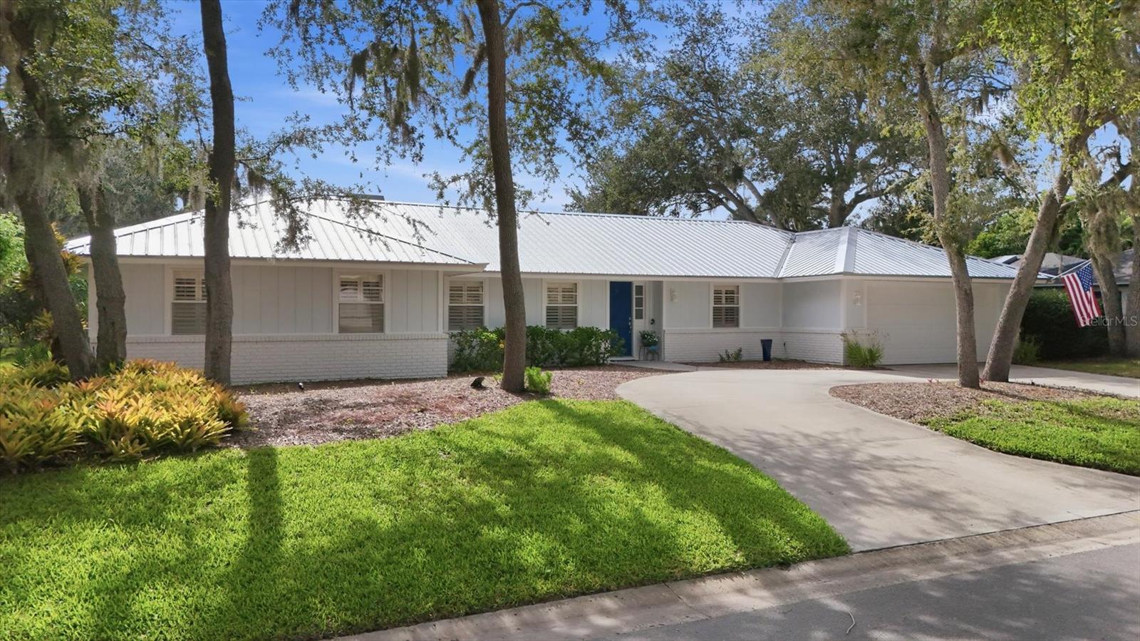 5505 Beneva Woods Cir photo 1