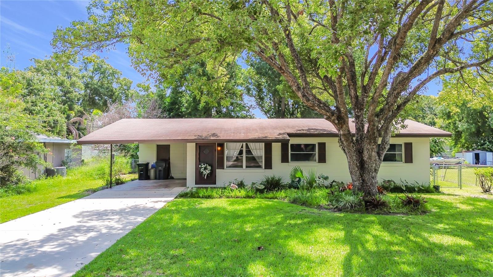 220 Pinehurst Dr photo 1