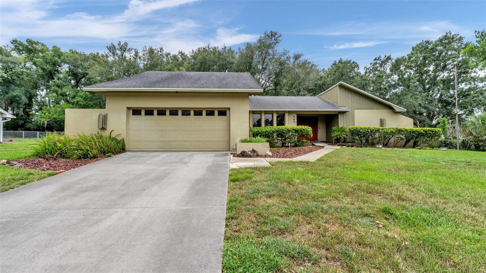 717 Woodhill Dr