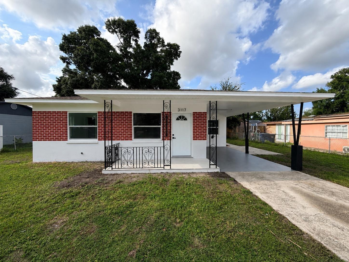 3117 W Leroy St photo 1