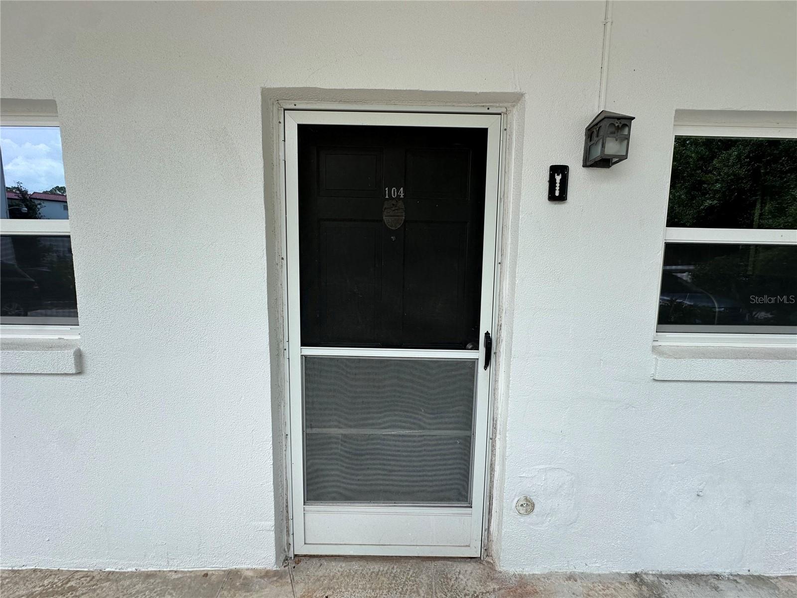 100 El Camino Dr #104