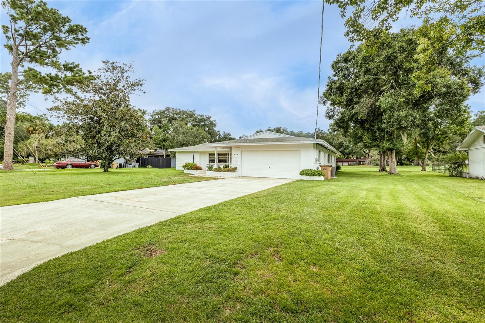 936 N Riverhills Dr