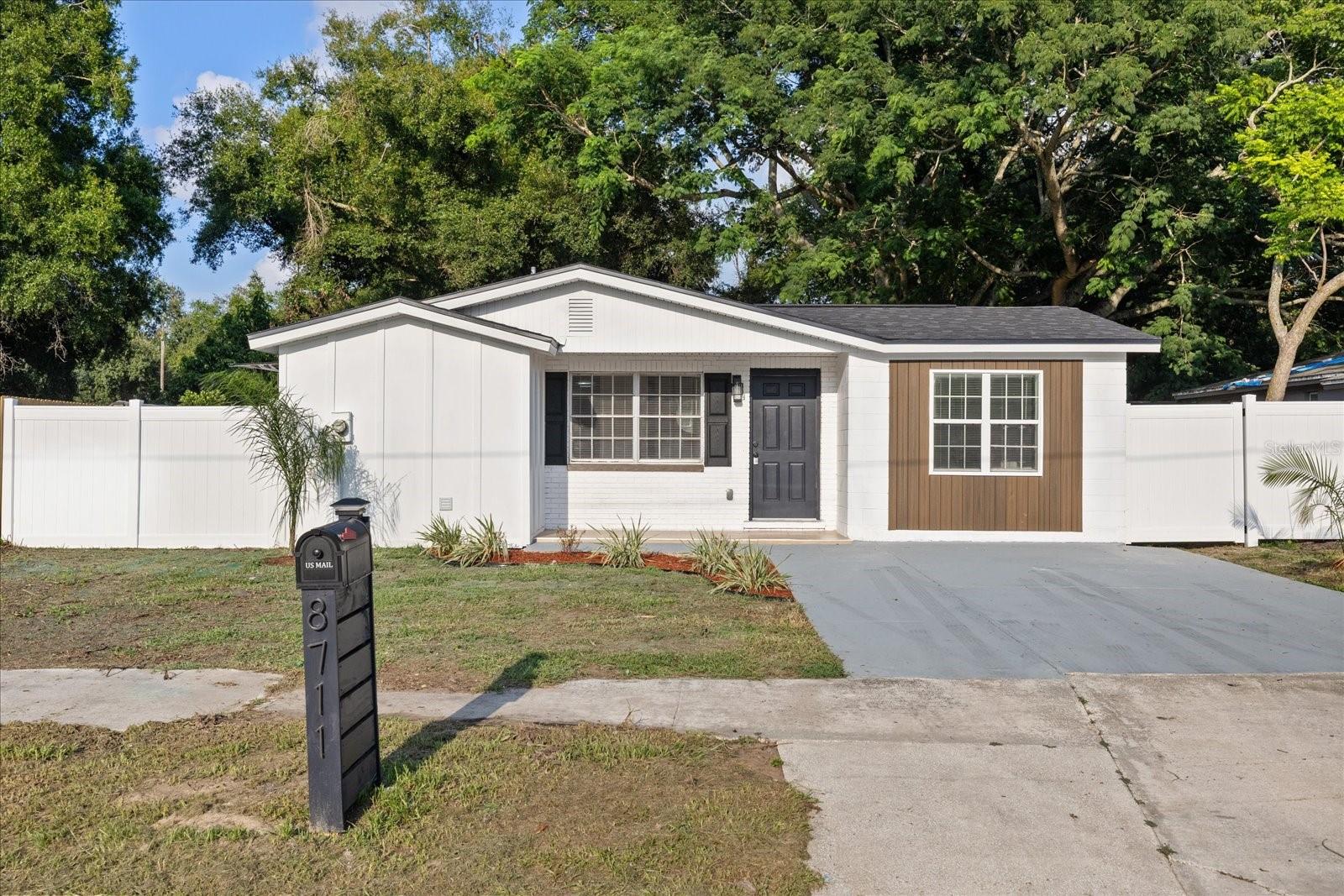 8711 N River Forest Cir