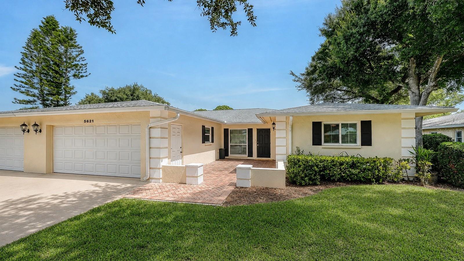 5621 Palm Aire Dr