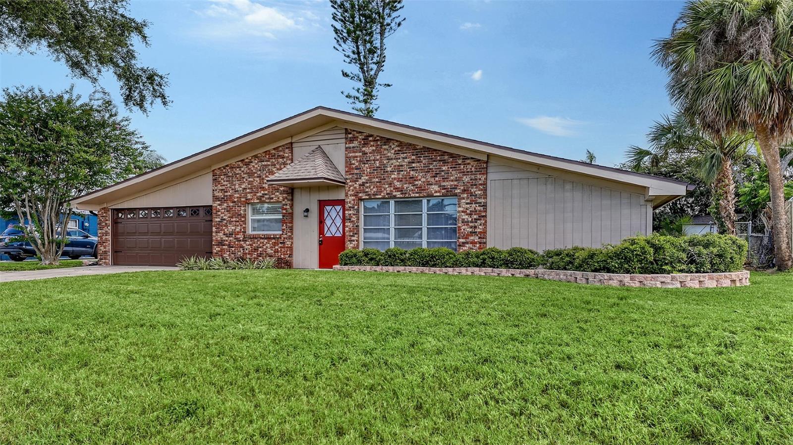 2551 Waneta Dr photo 1