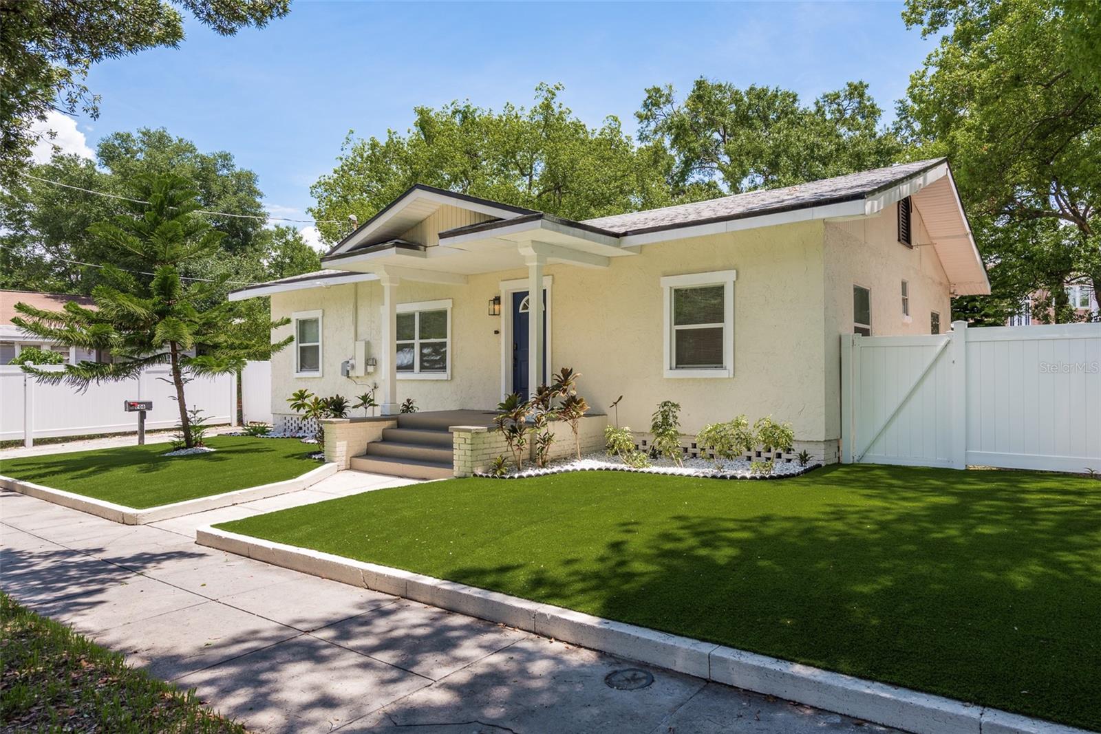 206 W Warren Ave