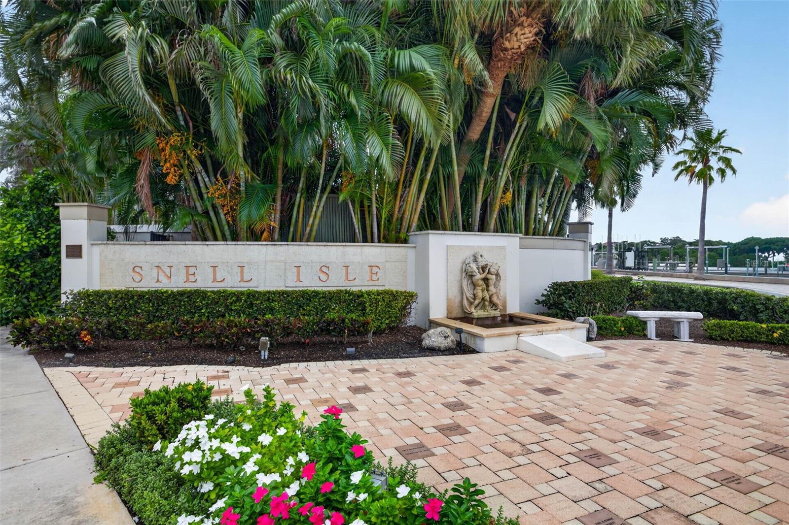 201 Snell Isle Blvd NE