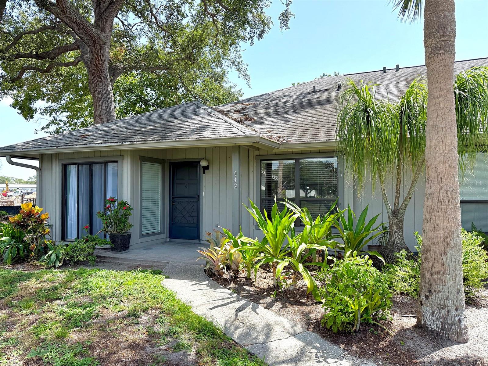 942 N Beneva Rd #V28