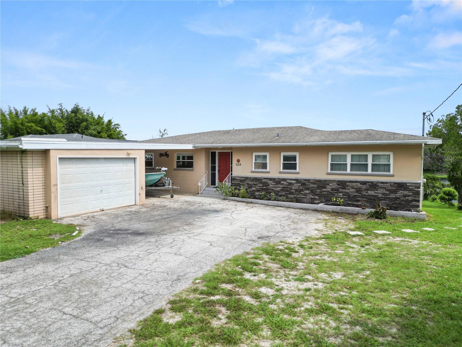 228 W Lake Ina Dr photo 1