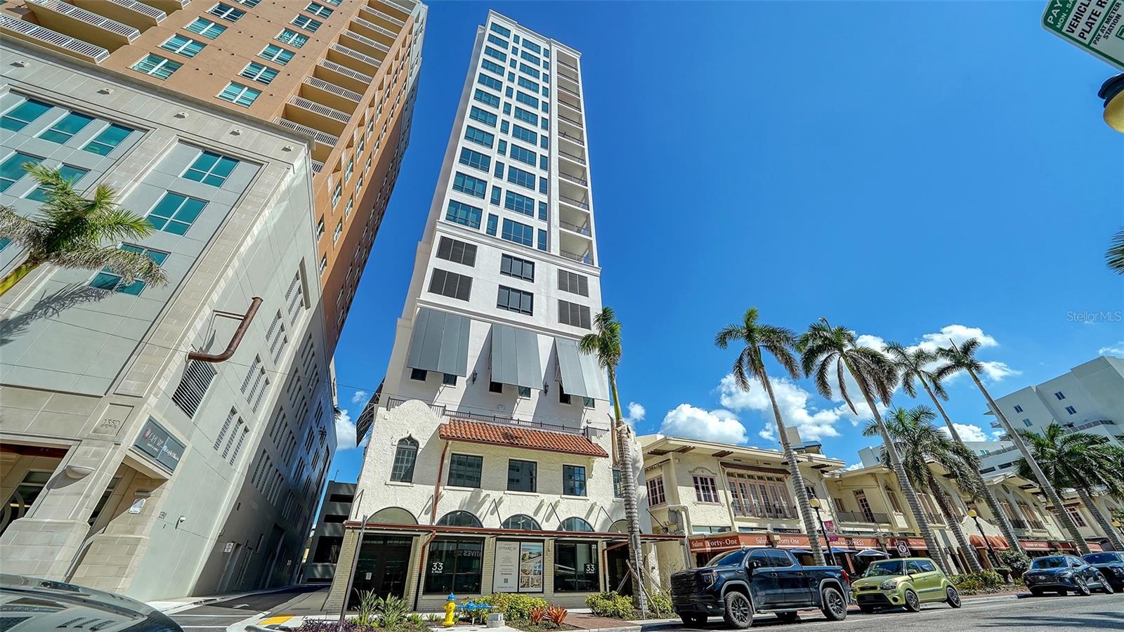 33 S Palm Ave #804
