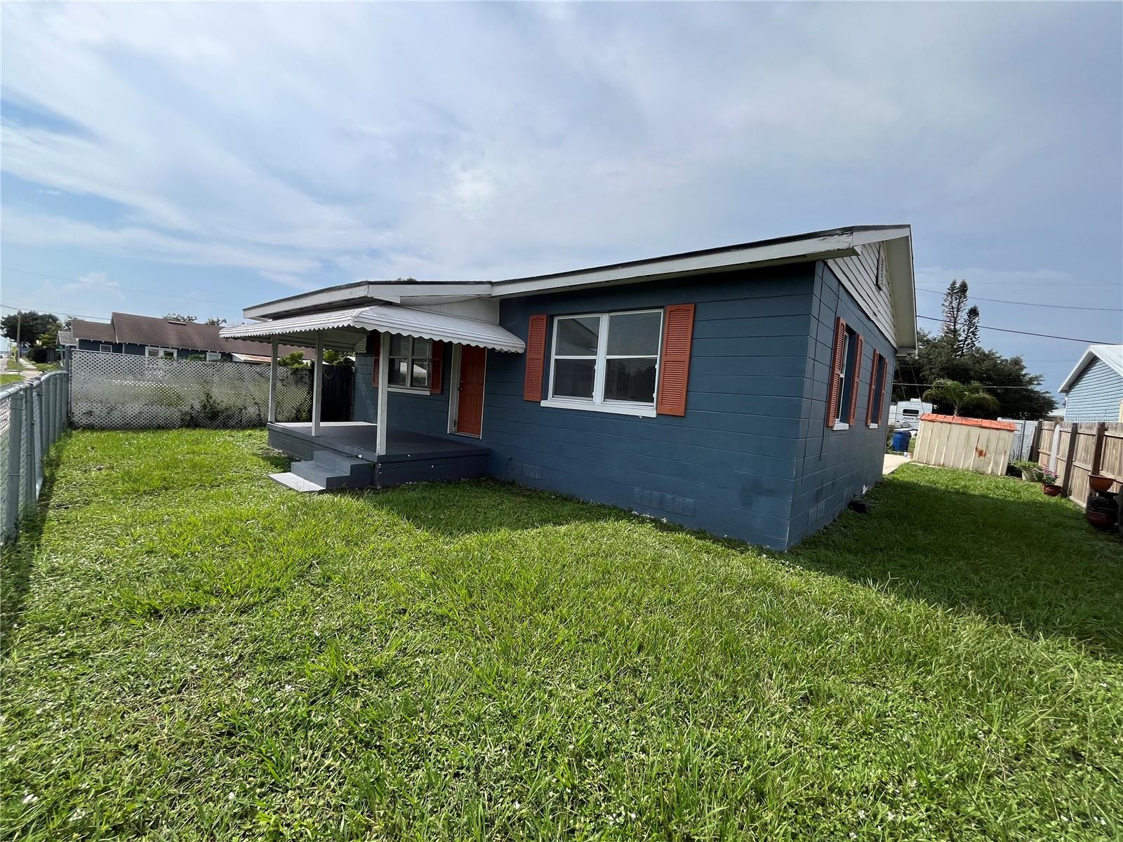 1206 E Canal St photo 1