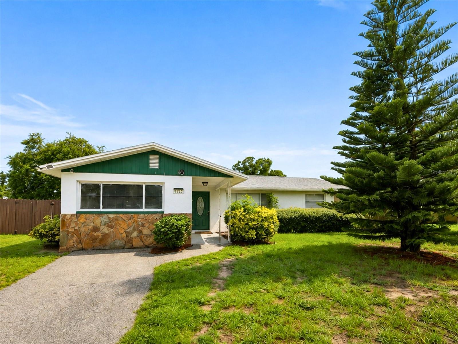 8628 Magnolia Dr