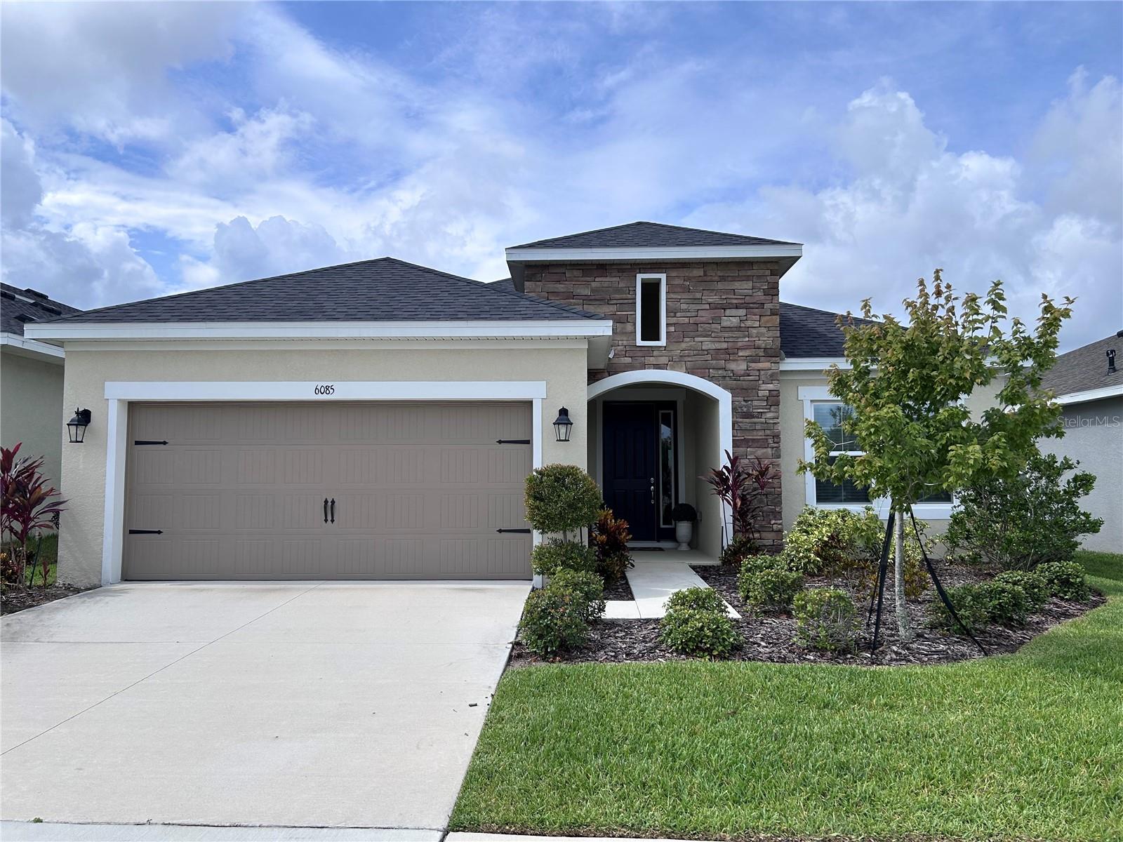 6085 Hidden Branch Dr photo 1