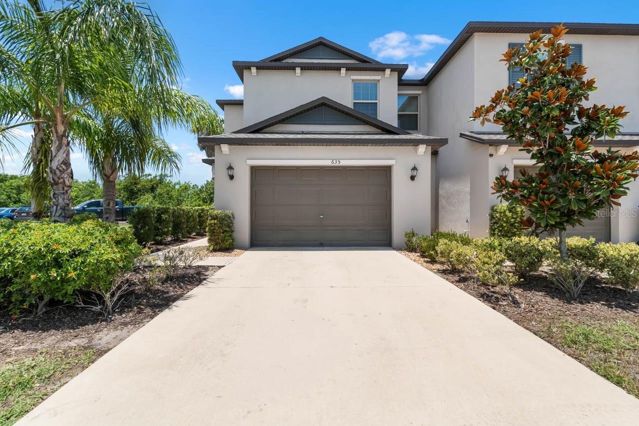 635 Royal Empress Dr photo 1