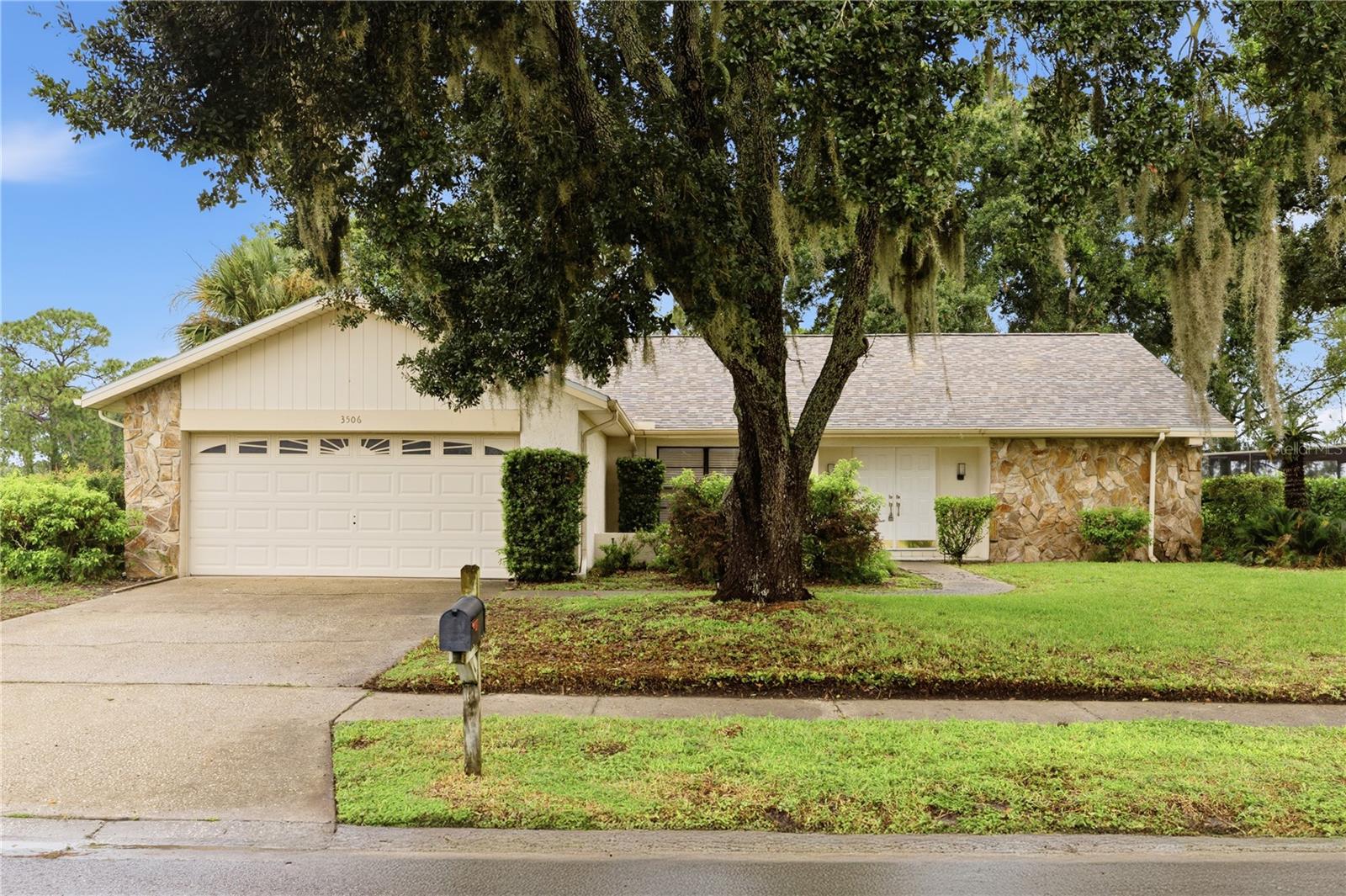3506 Fairway Forest Dr photo 1