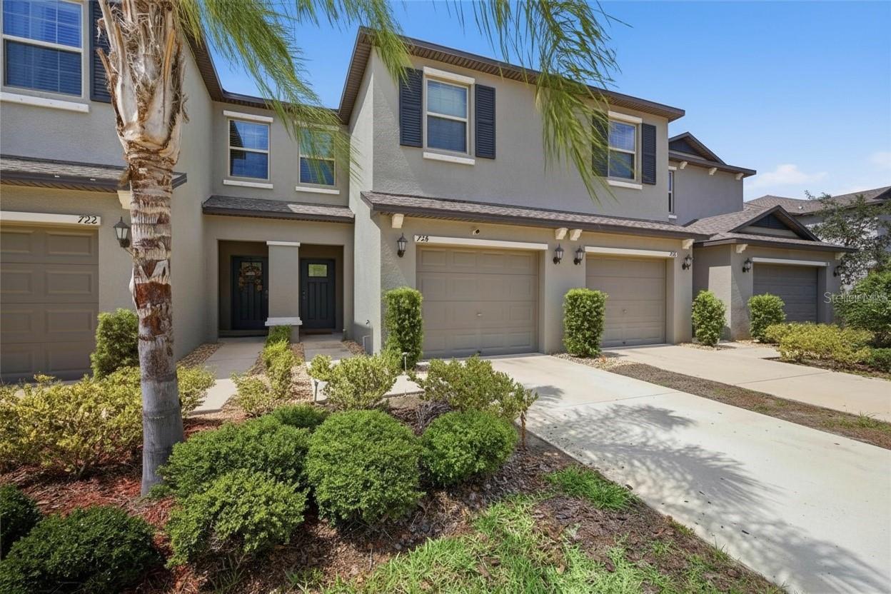 724 Royal Empress Dr