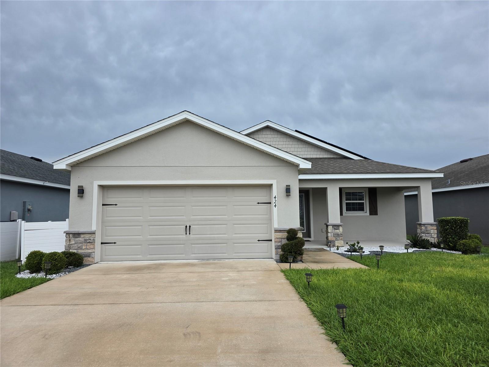 424 Capri Way photo 1