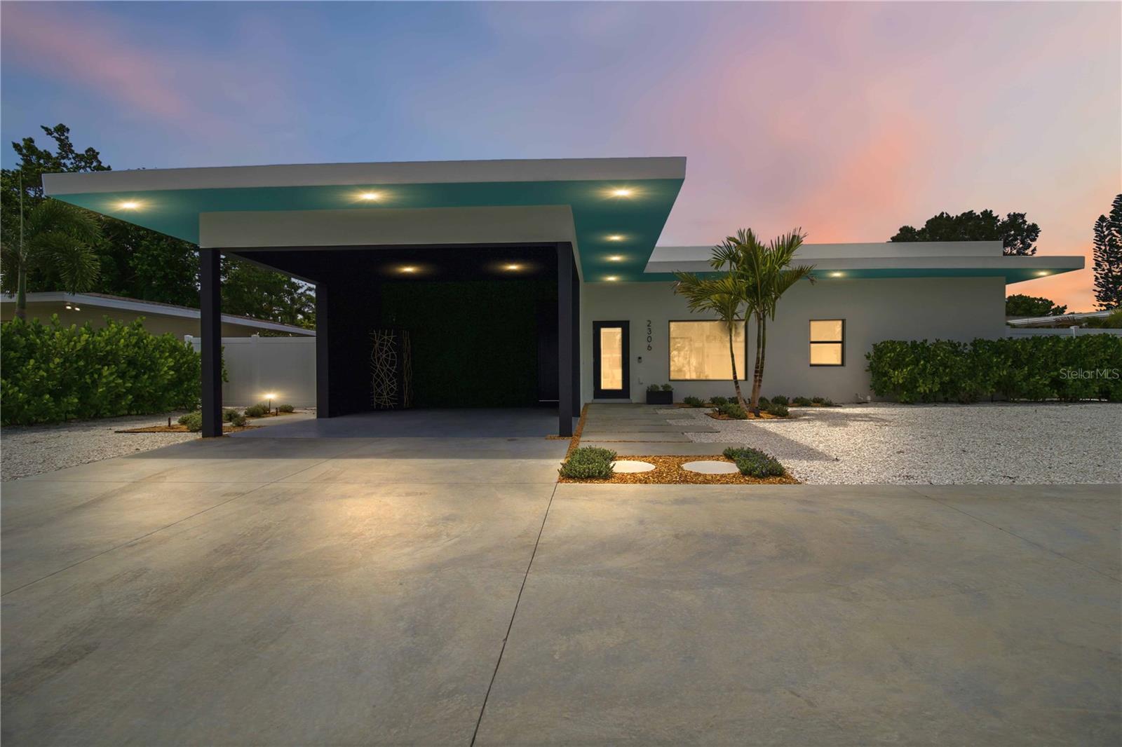 2306 Valencia Dr photo 1