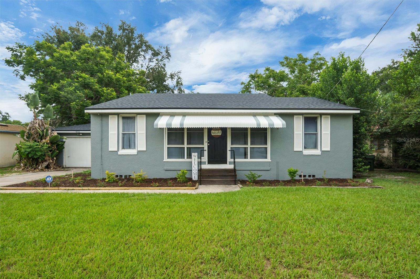 615 Avenue A NE photo 1