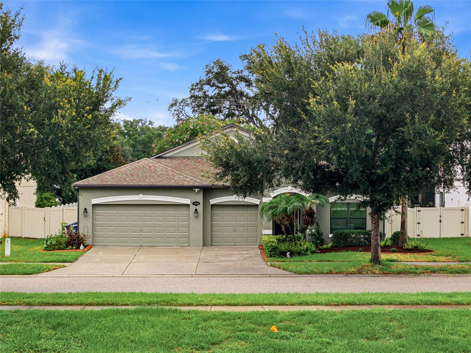 1008 Oakcrest Dr photo 1