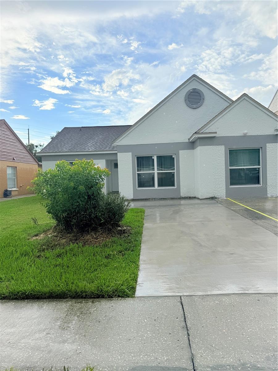 2130 Redleaf Dr photo 1