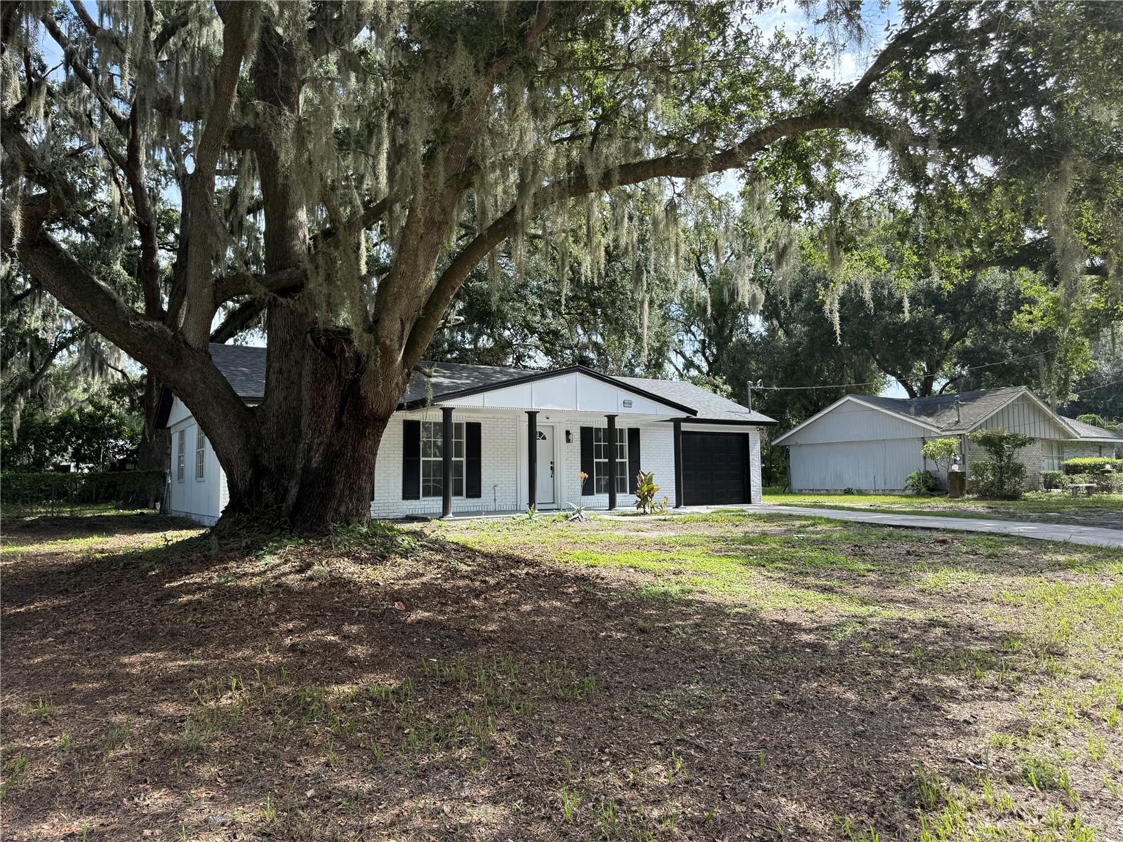 3008 Oakview Ln