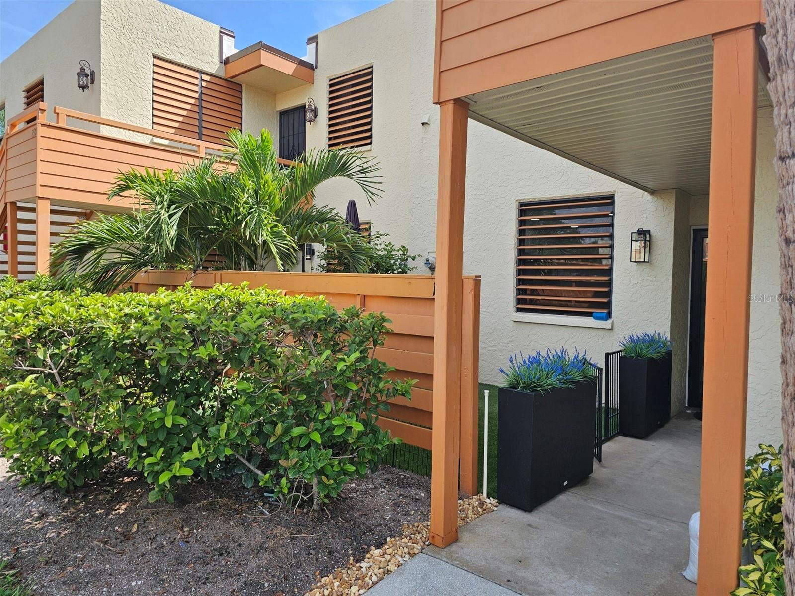 153 Wild Palm Dr #1610