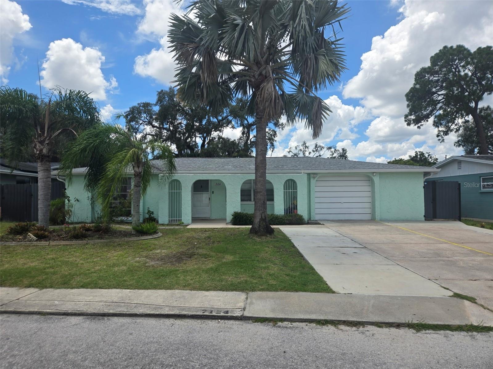 7124 Ashwood Dr photo 1