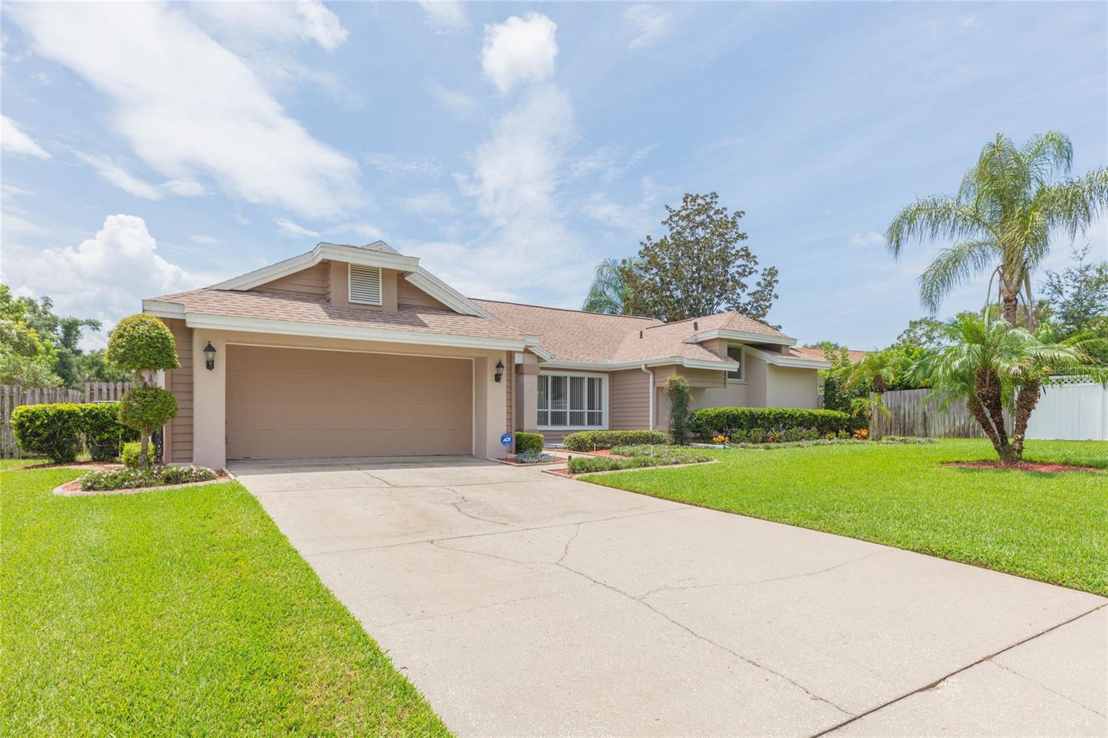 1405 Oxfordshire CT photo 1