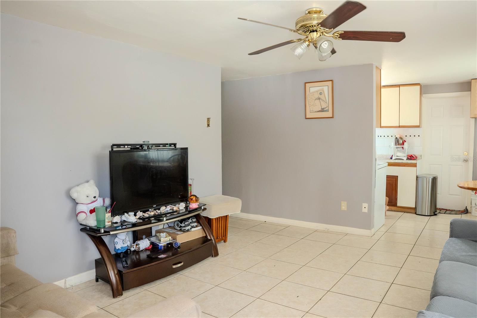 636 Dogwood CT