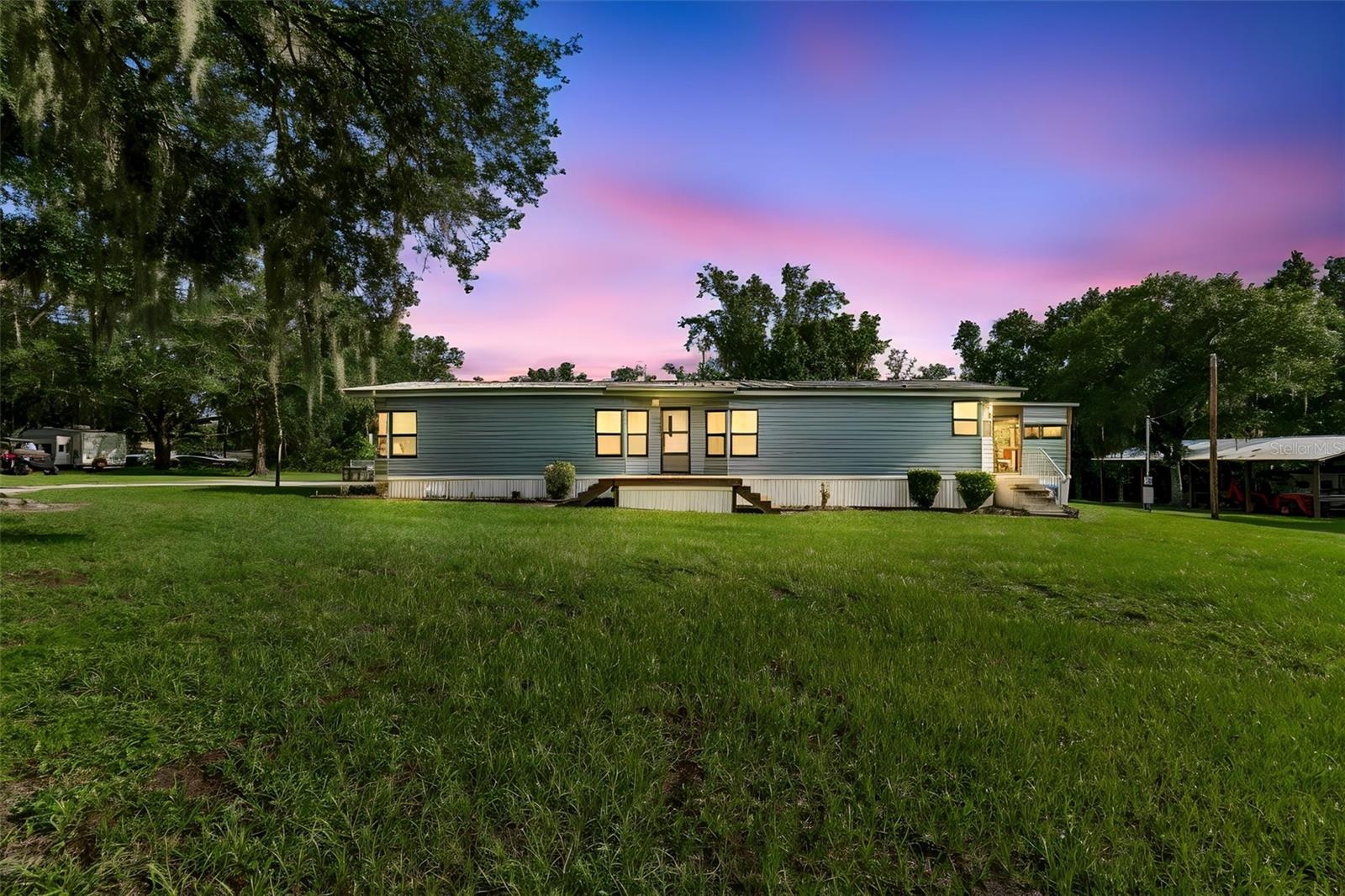 6325 Oakview Ln