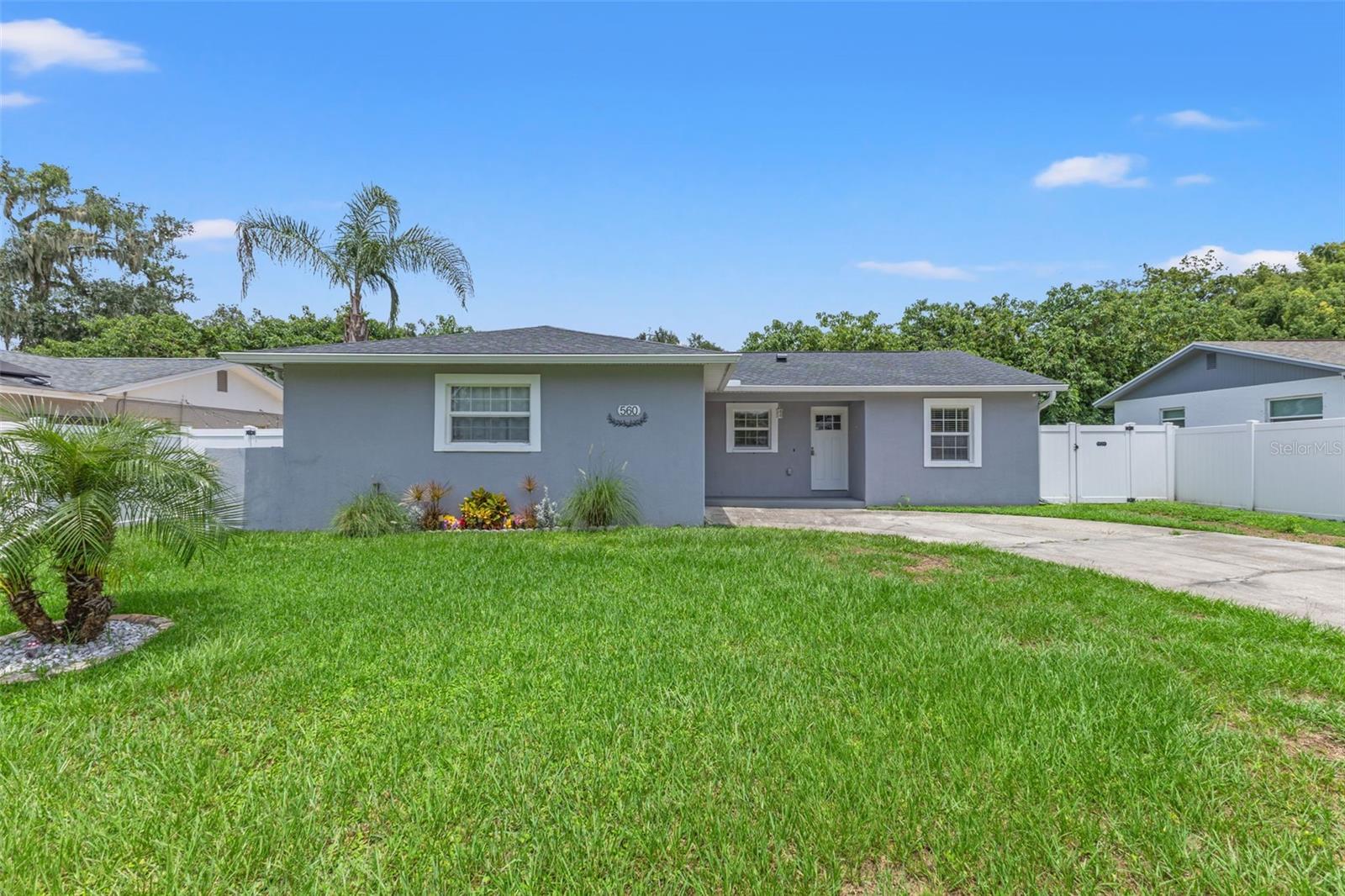 560 Robin Hill Cir photo 1