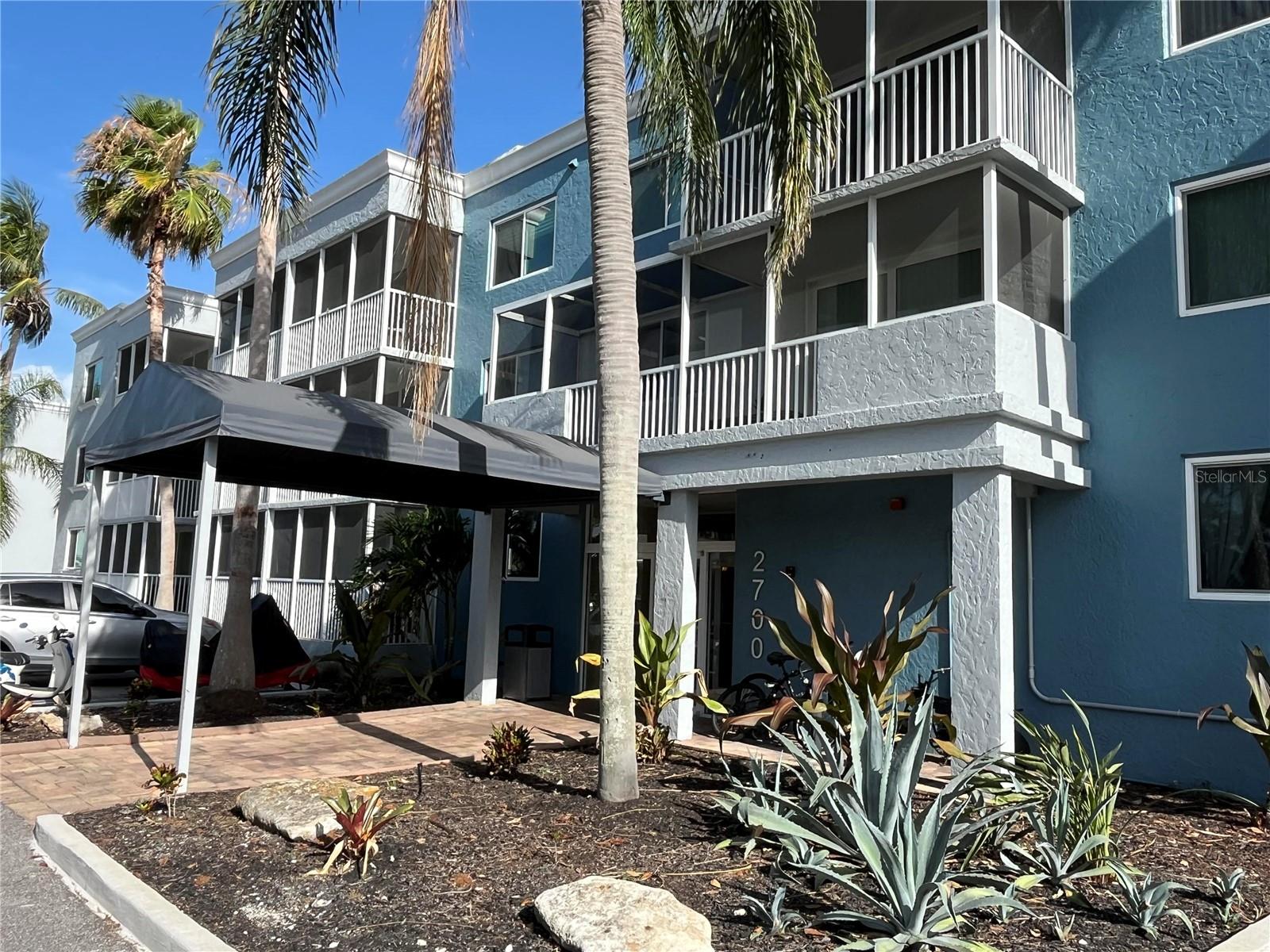 2700 Coconut Bay Ln #2C
