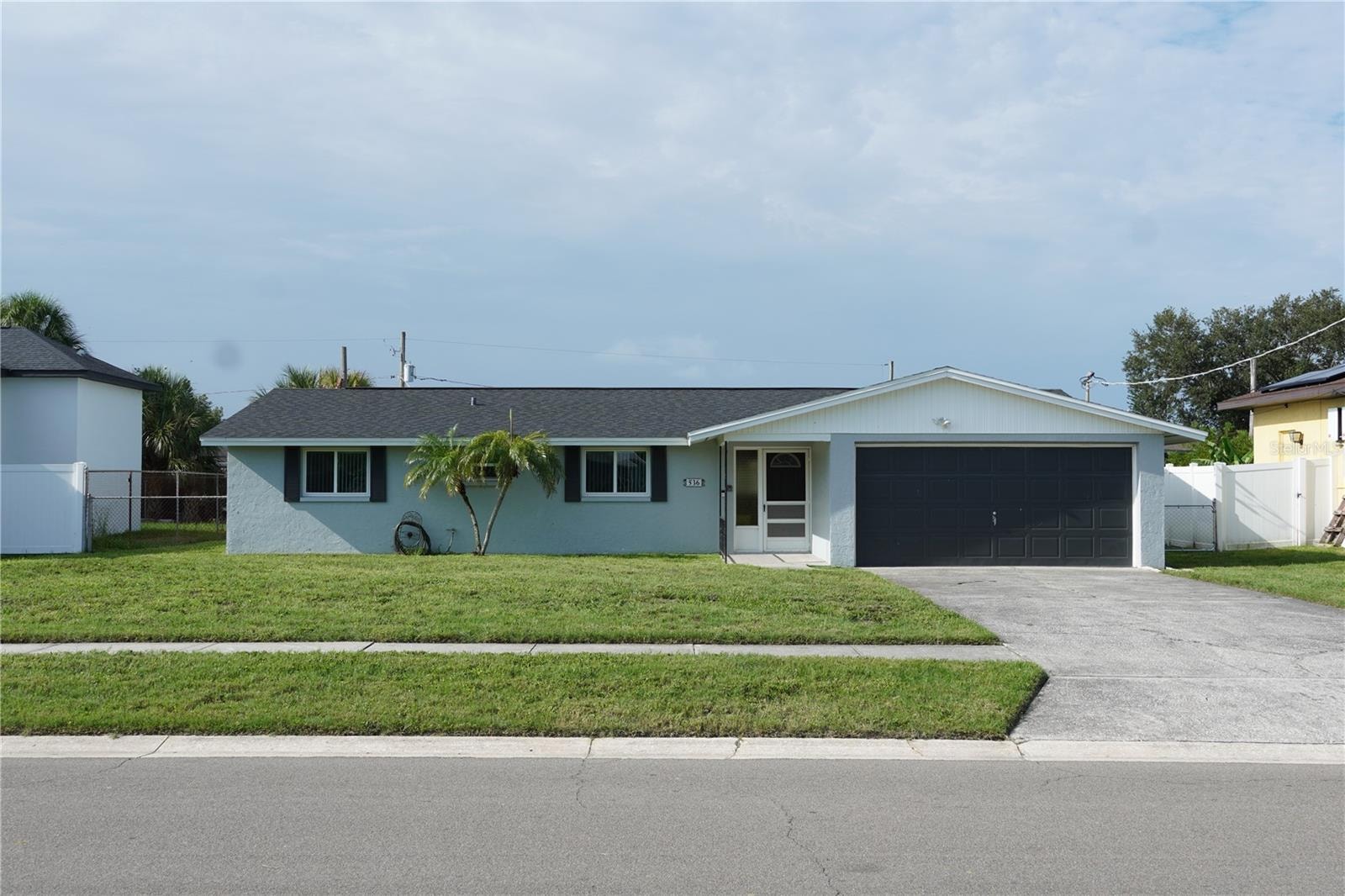 536 Flamingo Dr photo 1