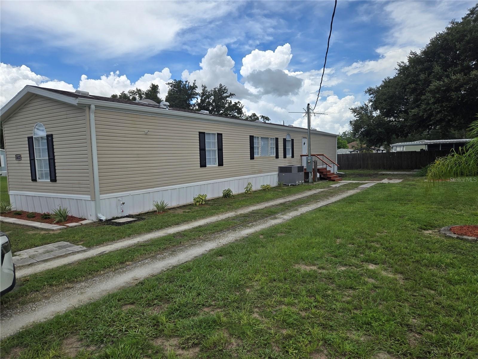 16127 Narrow St