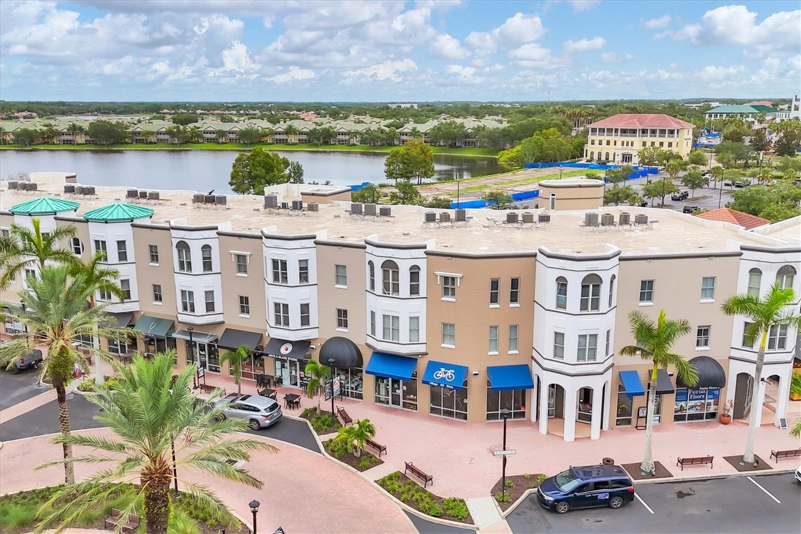 8111 Lakewood Main St #306
