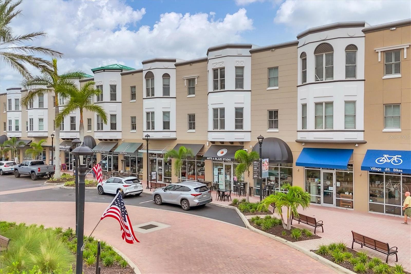 8111 Lakewood Main St #306