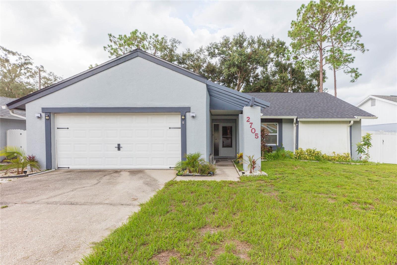 2705 Lakeville Dr photo 1