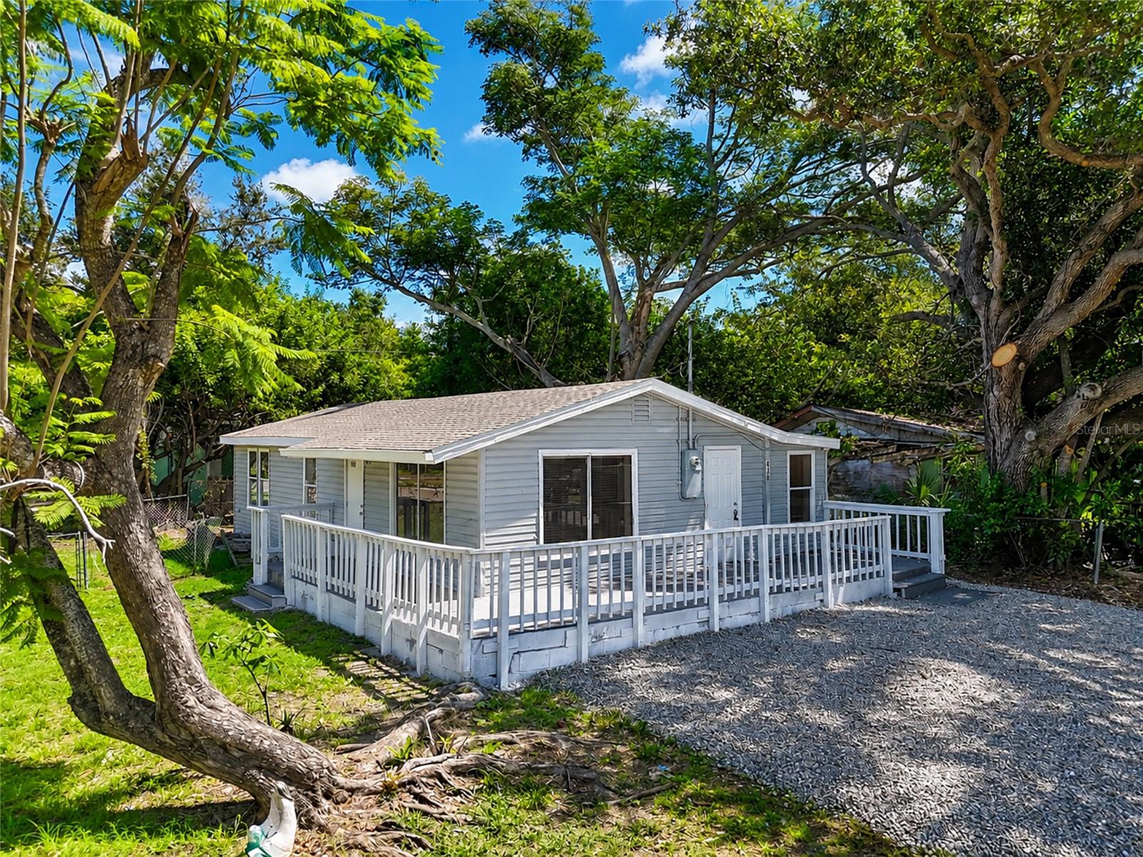 416 27th Ave W