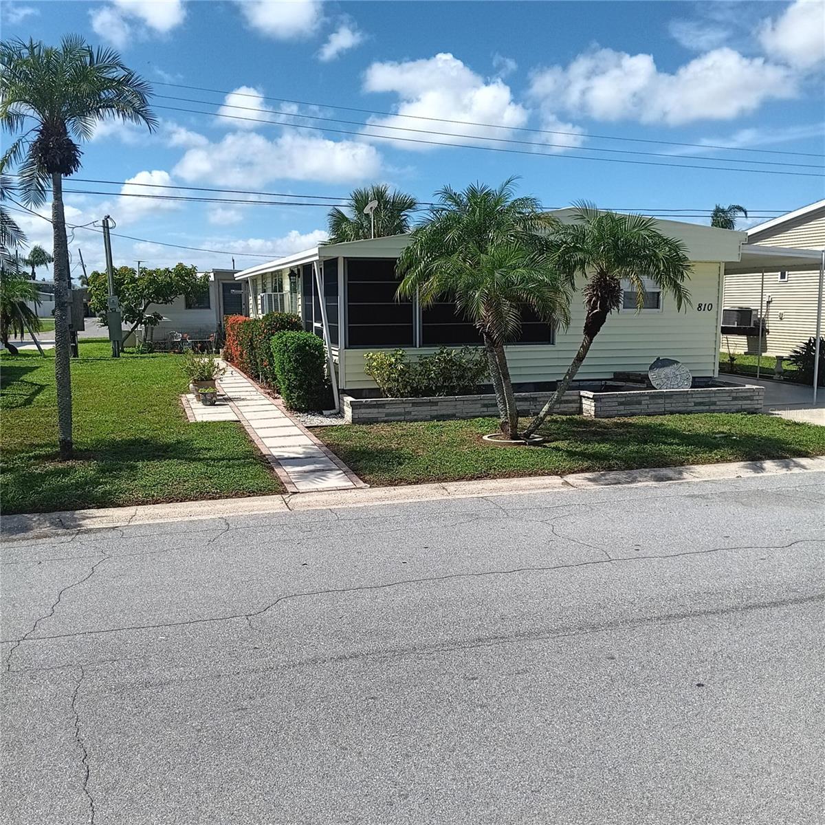 810 49th Ave W