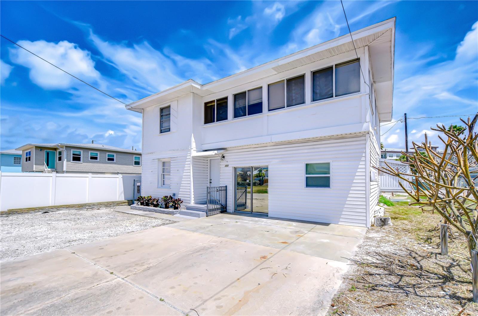 150 E Madeira Ave #3