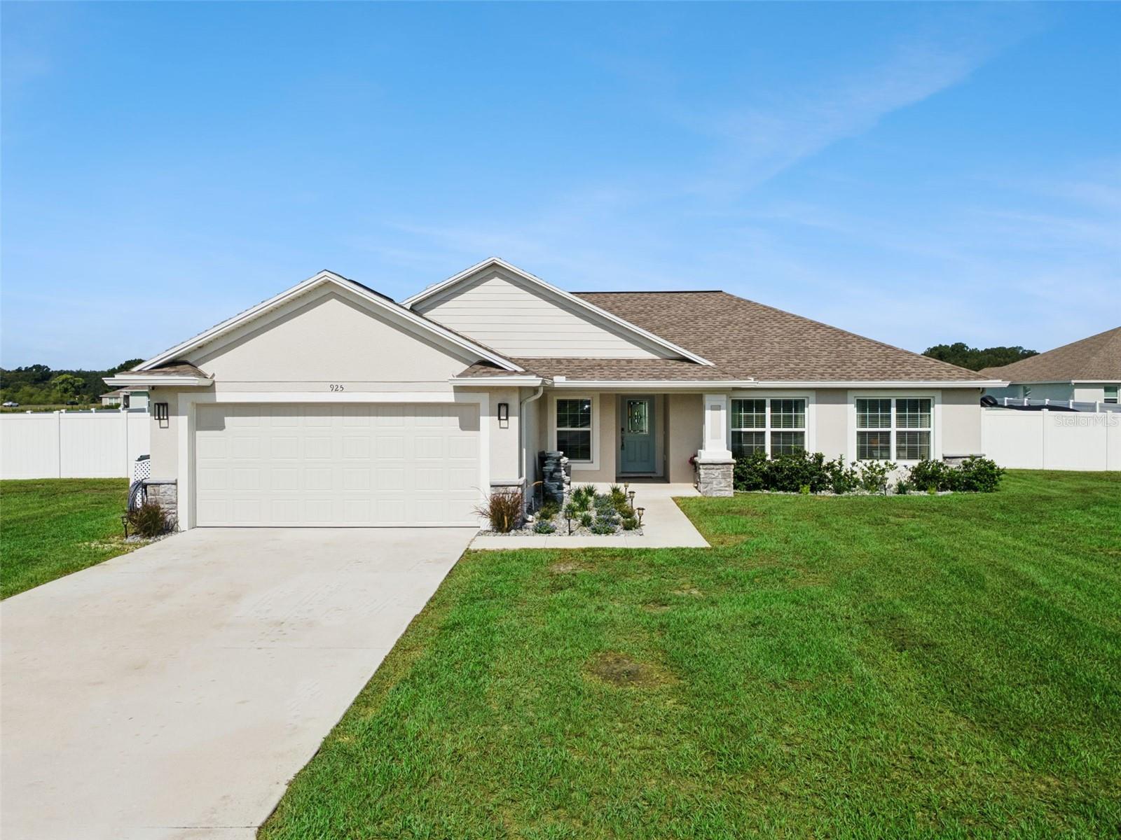 925 Lochland Loop photo 1