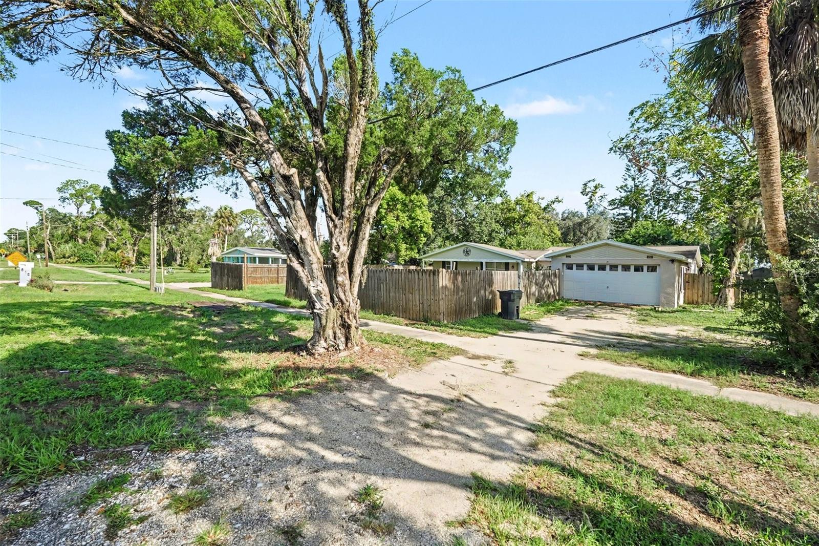 805 W College Ave photo 1