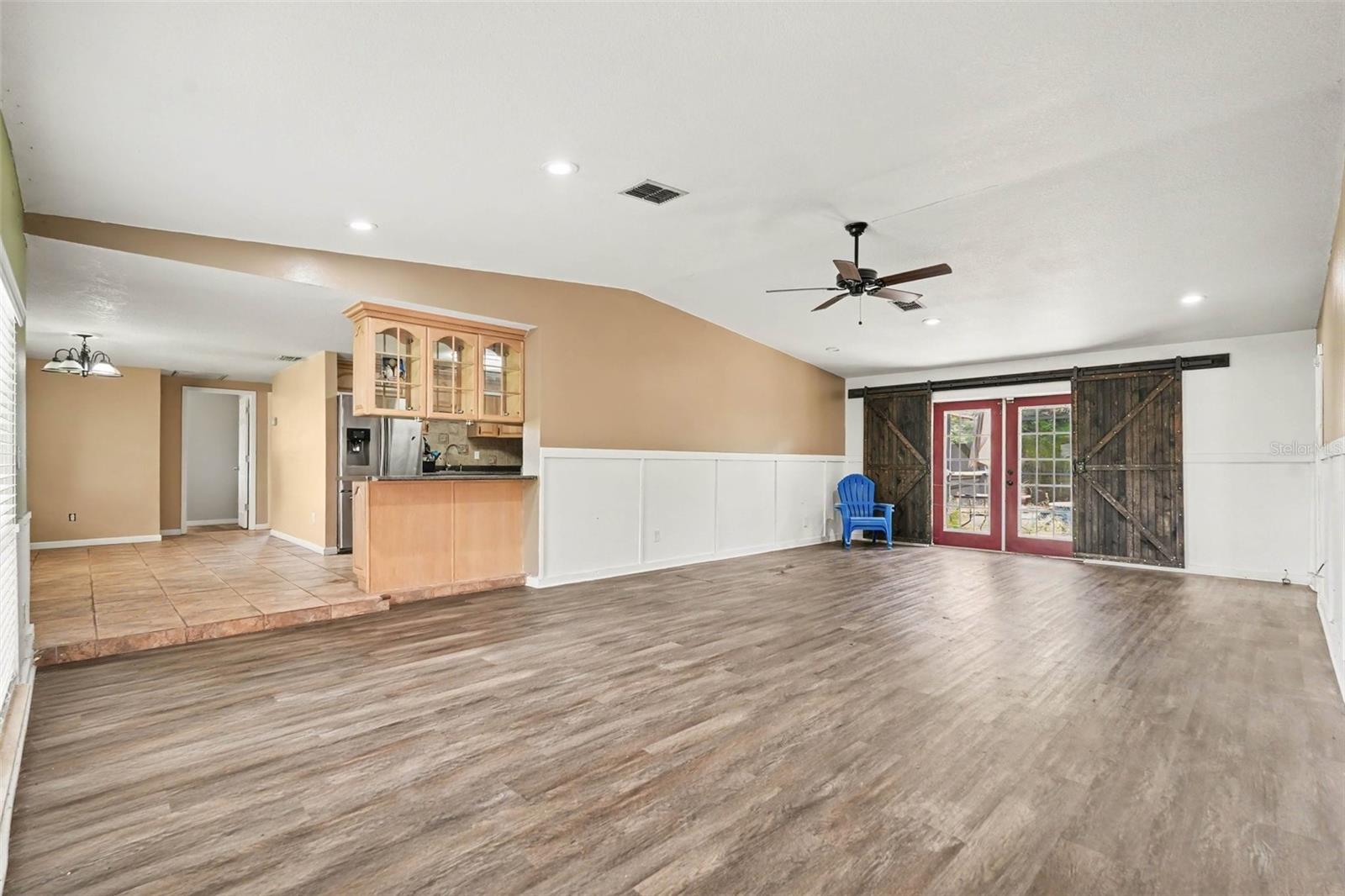 805 W College Ave