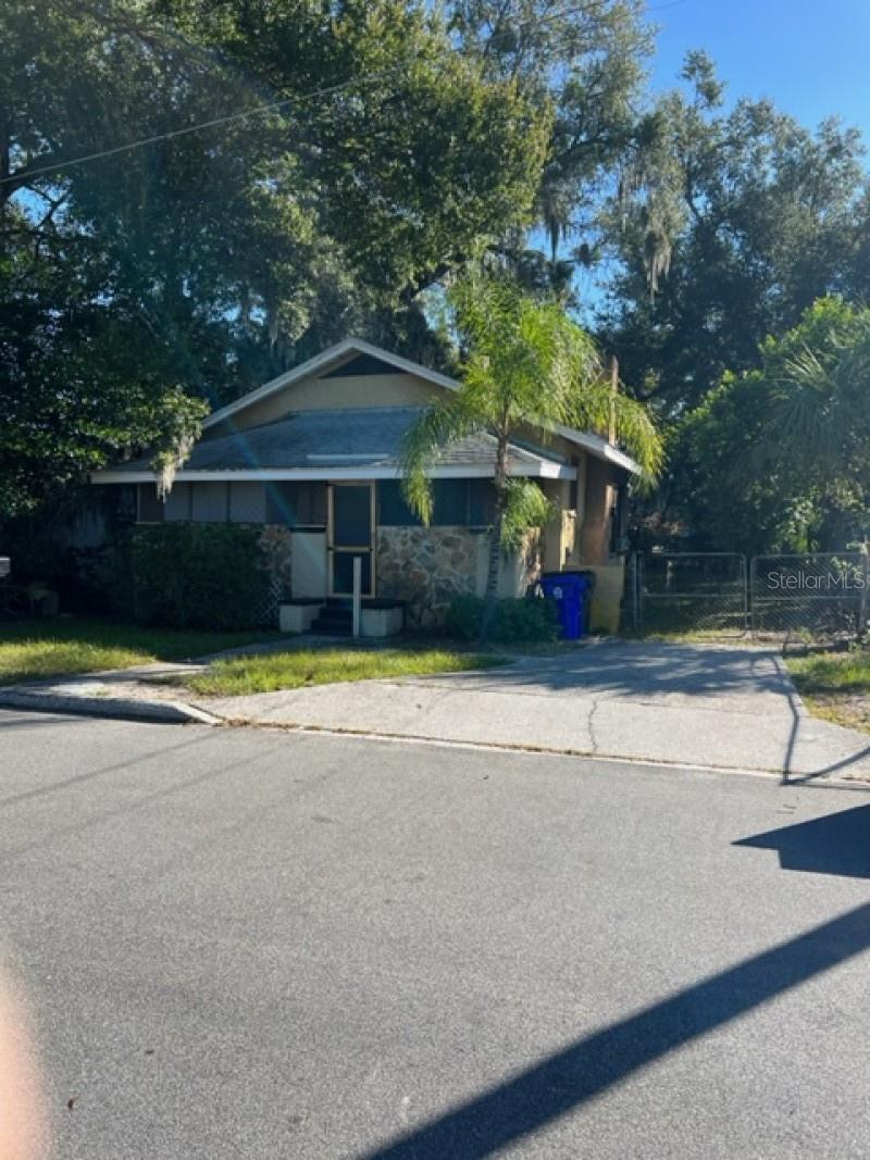 1031 N Florence Ave photo 1